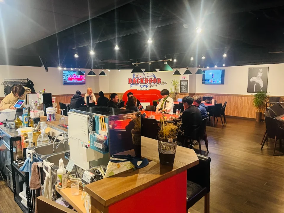 宇都宮のポーカールーム、BACKDOOR UTSUNOMIYA HIGASHIの店内画像