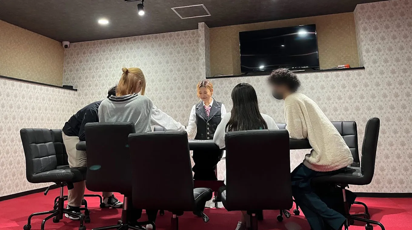 北九州のおすすめポーカールームKING&QUEEN SUITED 黒崎店の店内