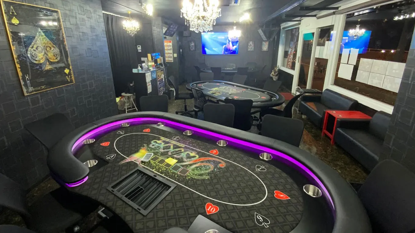 北九州のおすすめポーカールームてきさすほーるでむ。の店内