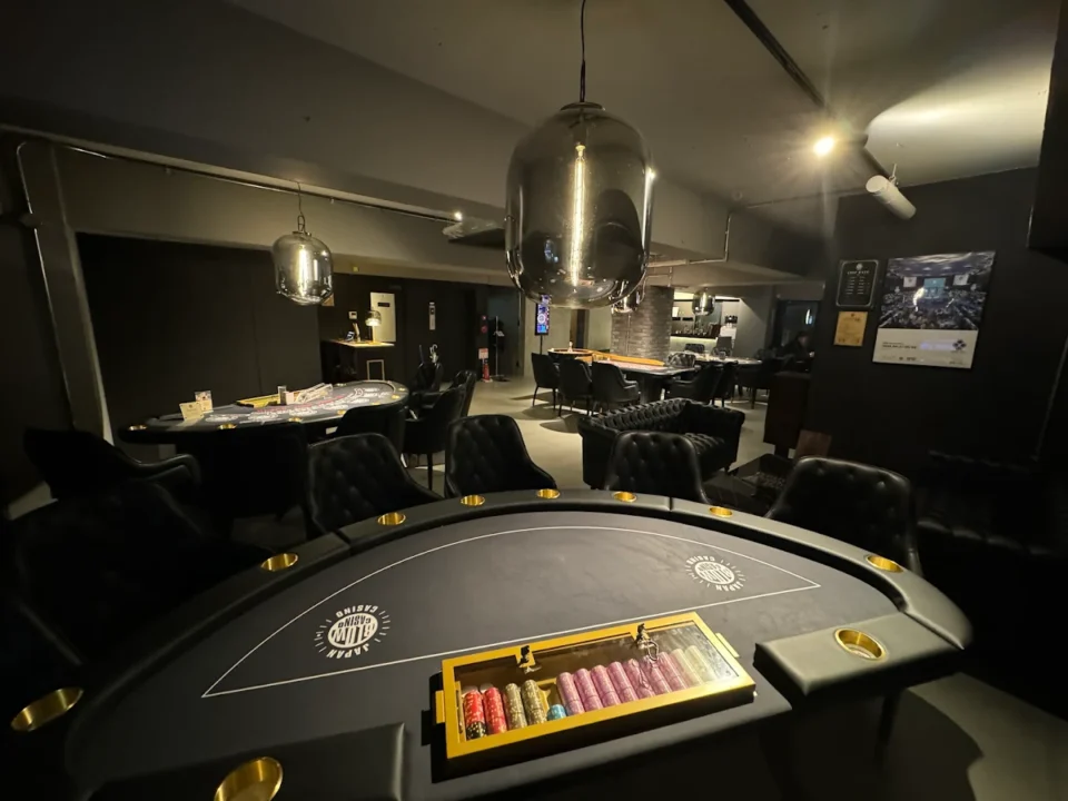 堺のポーカールーム、BLOW堺東店の店内画像