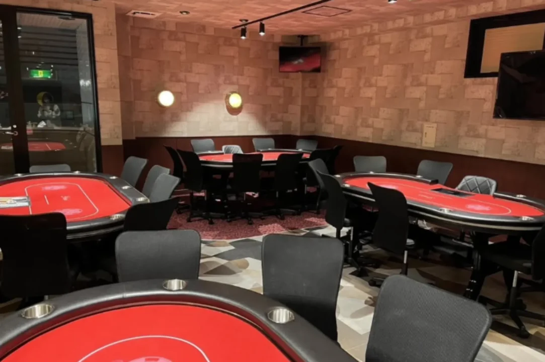 新潟のポーカールーム、9High 新潟店の店内画像