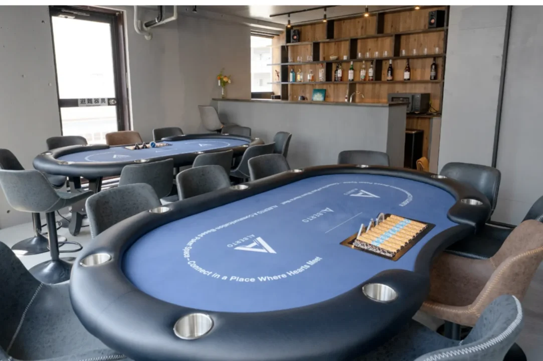 藤沢市のポーカールーム、ALBERTO(アルベルト)ポーカースペースの店内画像