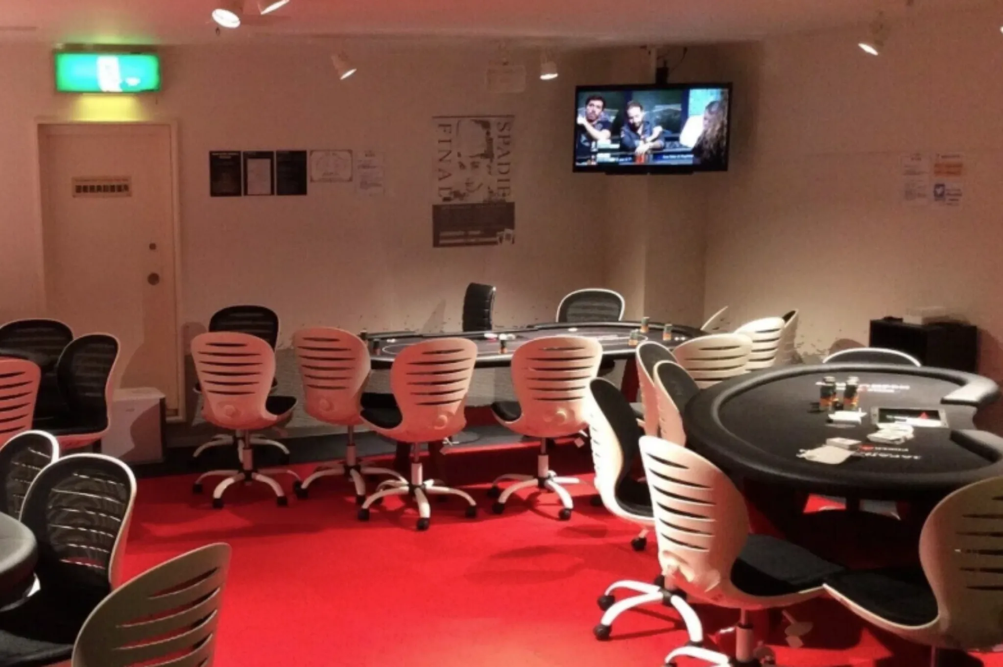 新潟のポーカールーム、新潟ギルドの店内画像