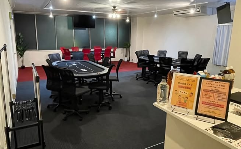 北九州のおすすめポーカールームトリプルバレル折尾店の店内