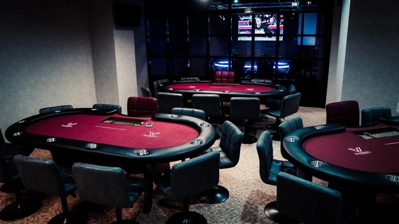 堺のポーカールーム、W BARRELの店内画像