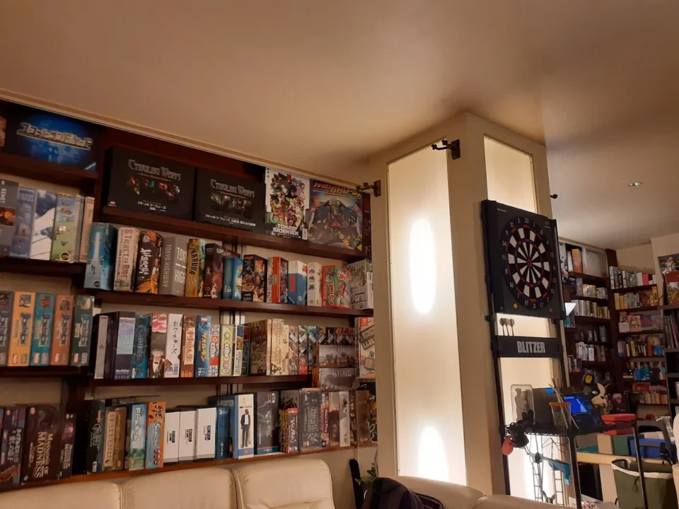 堺のポーカーができる店舗、Board Game Cafe&Bar TOM大阪店の店内画像