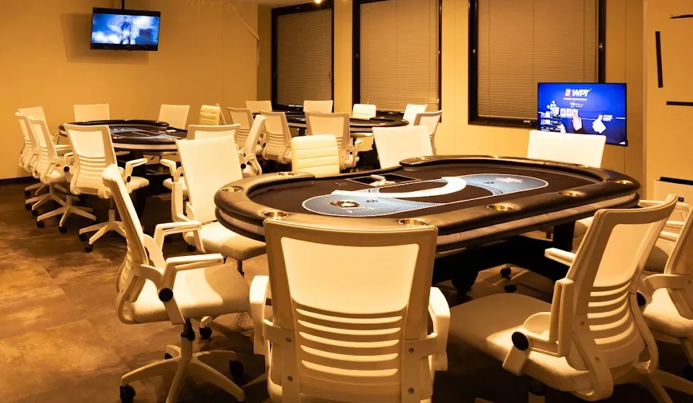 奈良ポーカー、poker room blancの店内画像