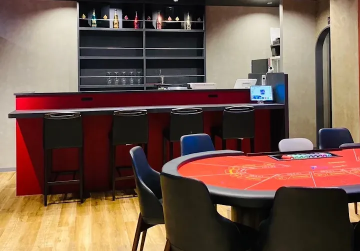 宮崎ポーカールーム、miyazaki backdoorの店内画像