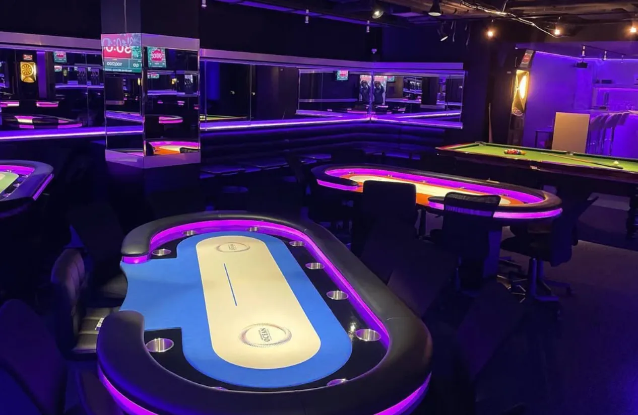 大分のポーカー、amusement cafe oceanの店内画像