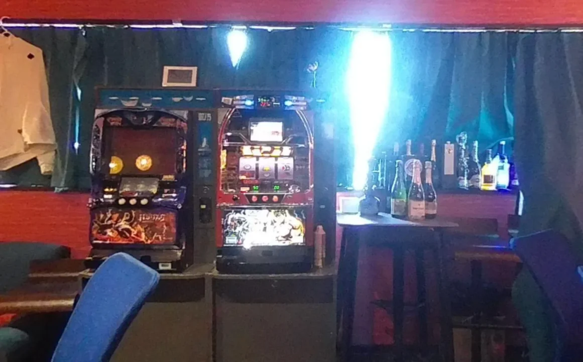 国分寺のポーカールーム、我龍ポーカースタジアムのスロット台