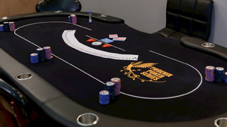 神戸にあるおすすめのポーカールームであるPOKER・THE・GUNの店内写真