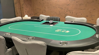 神戸にあるおすすめのポーカールームであるぽーかろの店内