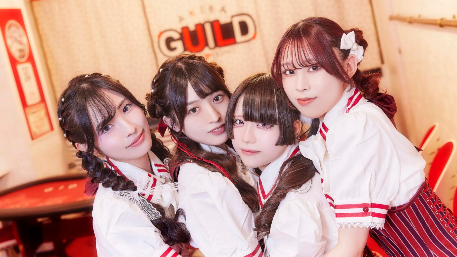 秋葉原にあるアミューズメントポーカー店舗・アキバギルドの店内とキャストの画像