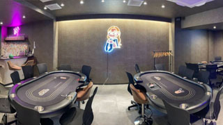 池袋のポーカールーム、ポーカーバークラッシュの店内画像