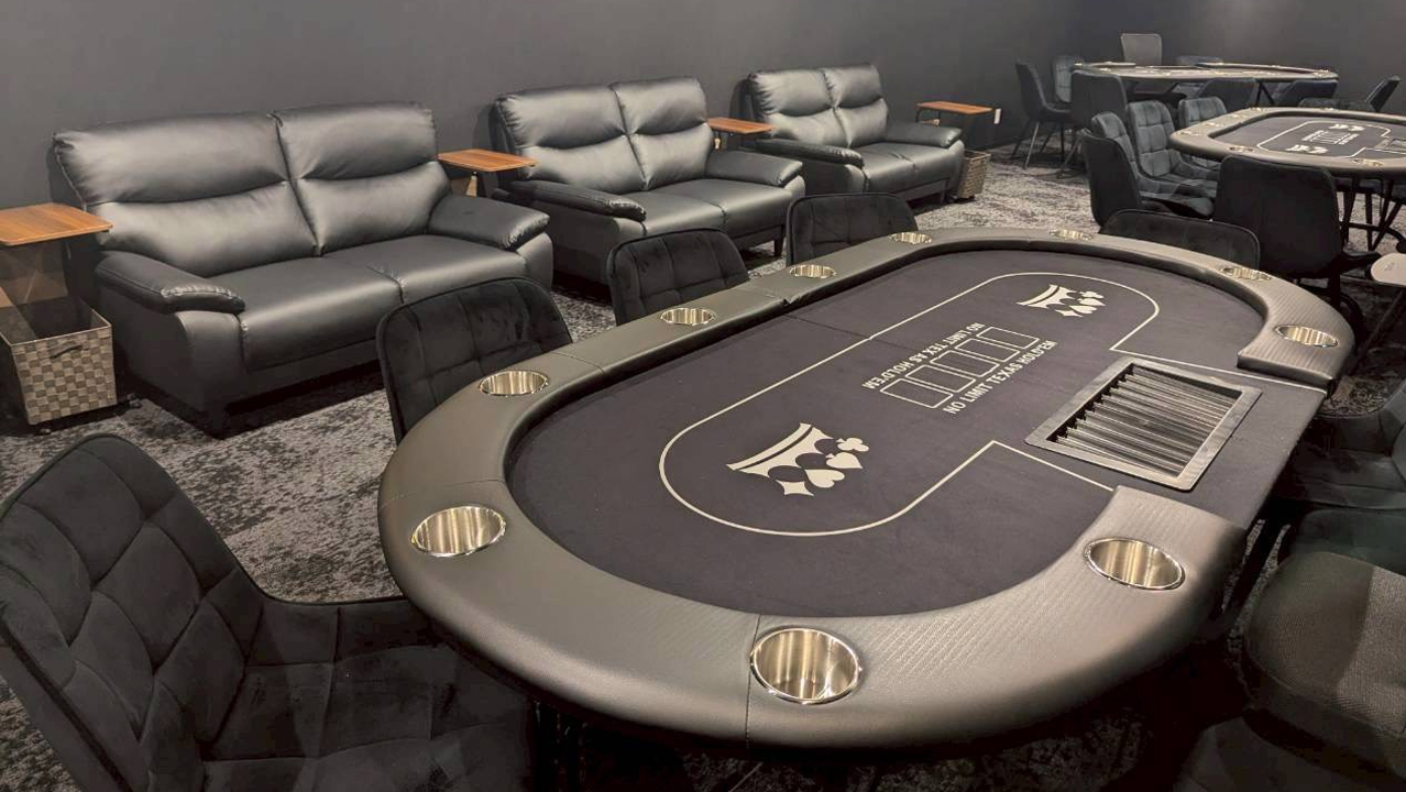 京都のポーカールームHIGHLAND POKER&SHISHAの店内写真