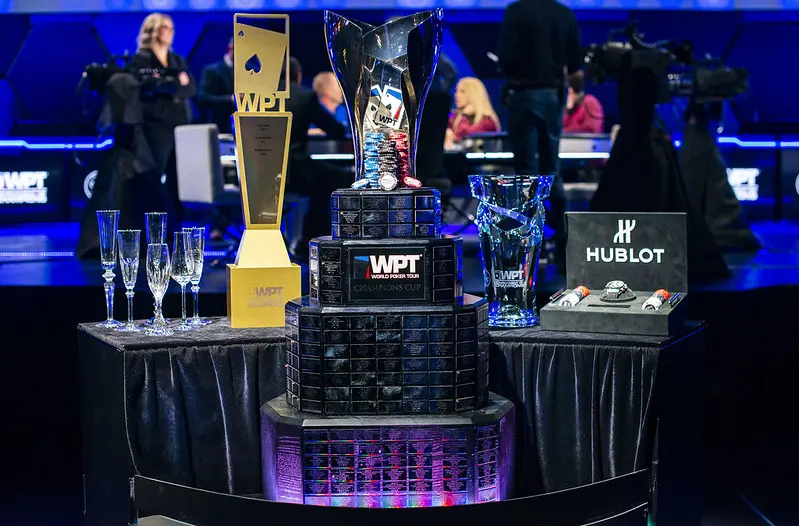 WPTのトロフィーの画像
