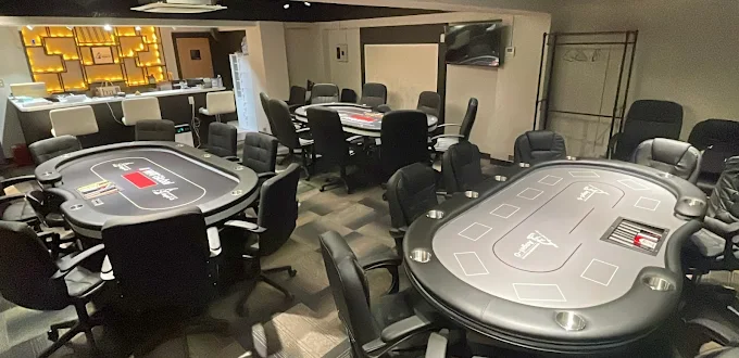 御茶ノ水PokerLab Angel-oの店内画像