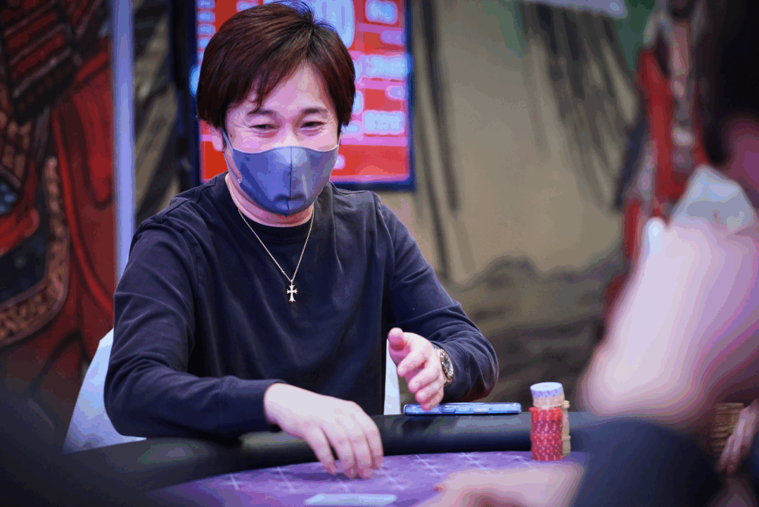 戦国ポーカーツアーメインイベントで優勝したにゃんたさんの画像