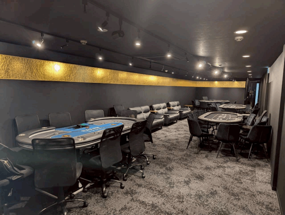 京都のポーカールームHIGHLAND POKER&SHISHAの店内写真