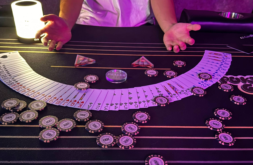 池袋のポーカールーム、ポーカーバークラッシュの店内画像