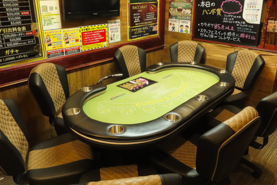 BiGBANG-ビッグバン-　カラオケ＆カジノ　新宿歌舞伎町店
ポーカーテーブルの写真