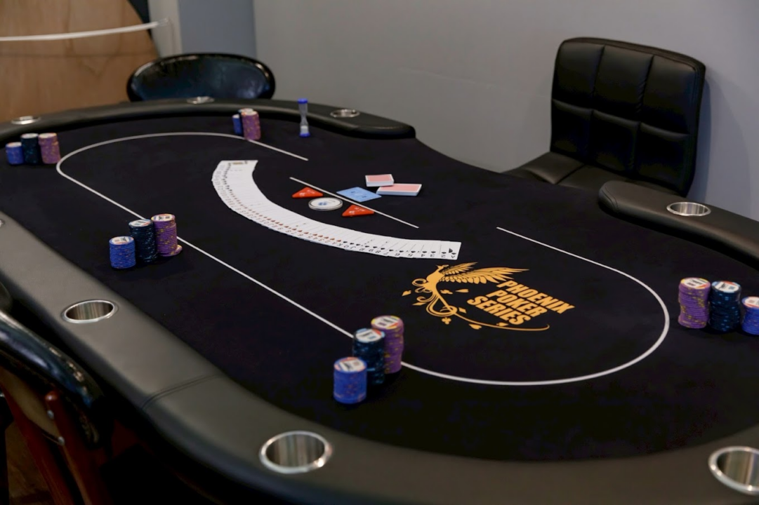 神戸にあるおすすめのポーカールームであるPOKER THE GUNの店内写真