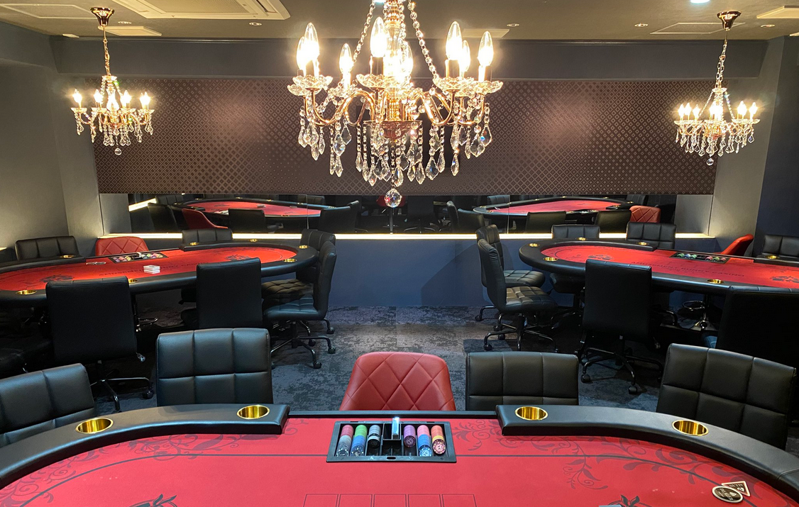 神戸にあるおすすめのポーカールームであるポーカーバー AAの店内