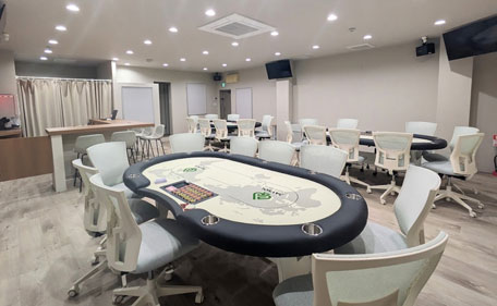 富山のポーカールーム、JAYSOL POKER CAFE 富山店の店内画像