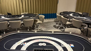 池袋のポーカールーム、Under Dog Pokerの店内画像