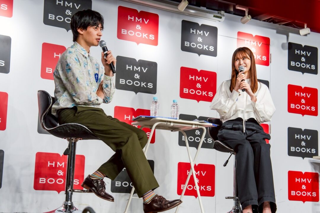 トークショー中の平田雄也さんと岡本詩菜さん2
