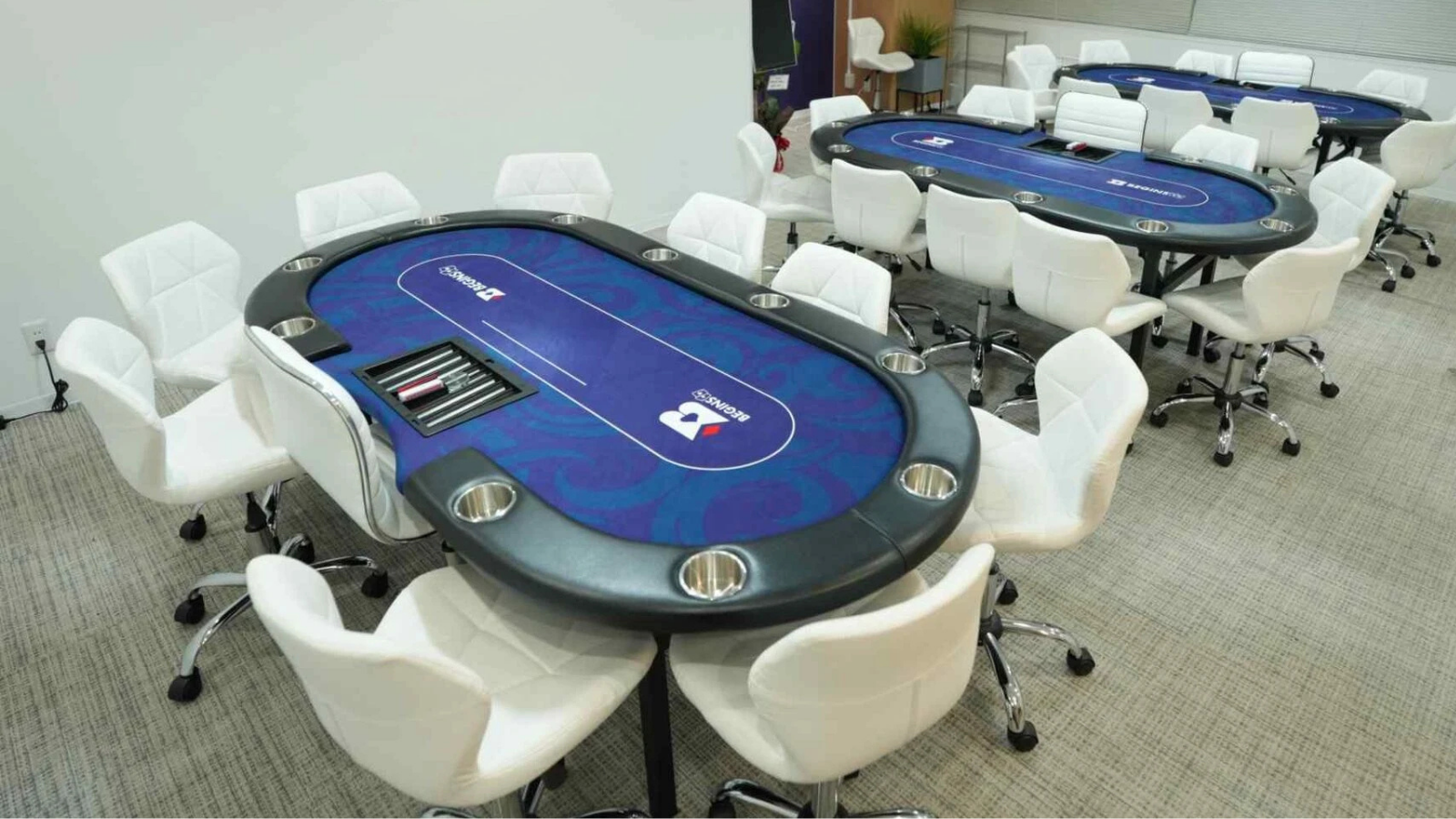 BEGINS POKER 店内写真