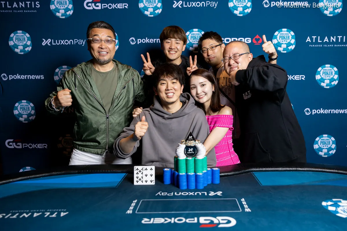 WSOP Paradise優勝を祝うMasashi Oyaさんと関係者