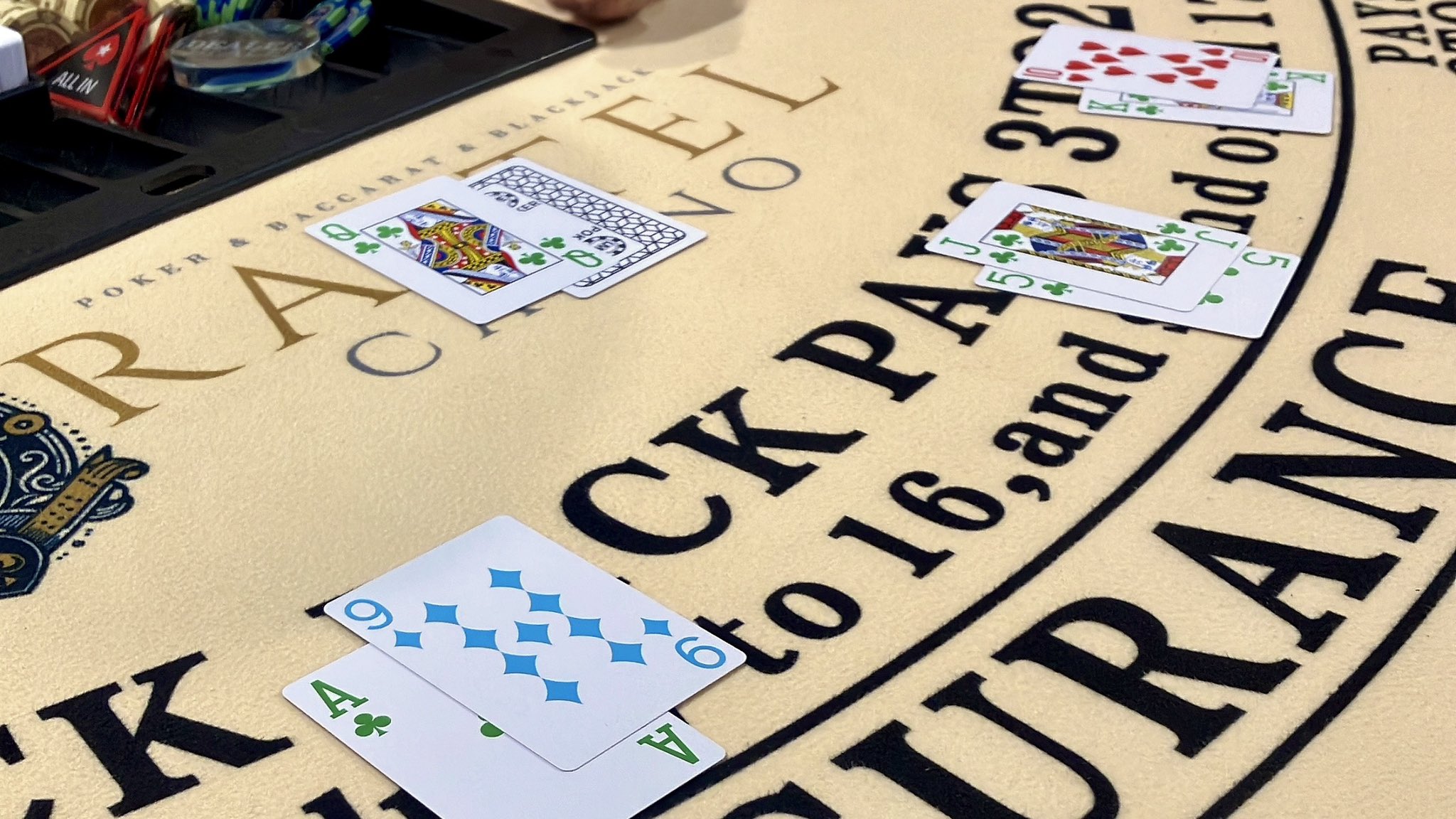 博多のポーカールーム、RAFTEL CASINOの店内画像