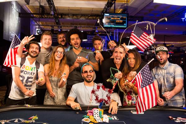 WSOPブレスレットを獲得したケニー