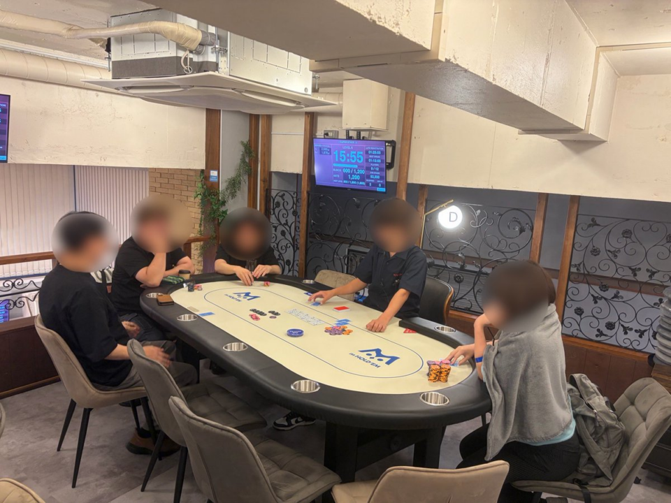 m HOLD'EM 馬車道