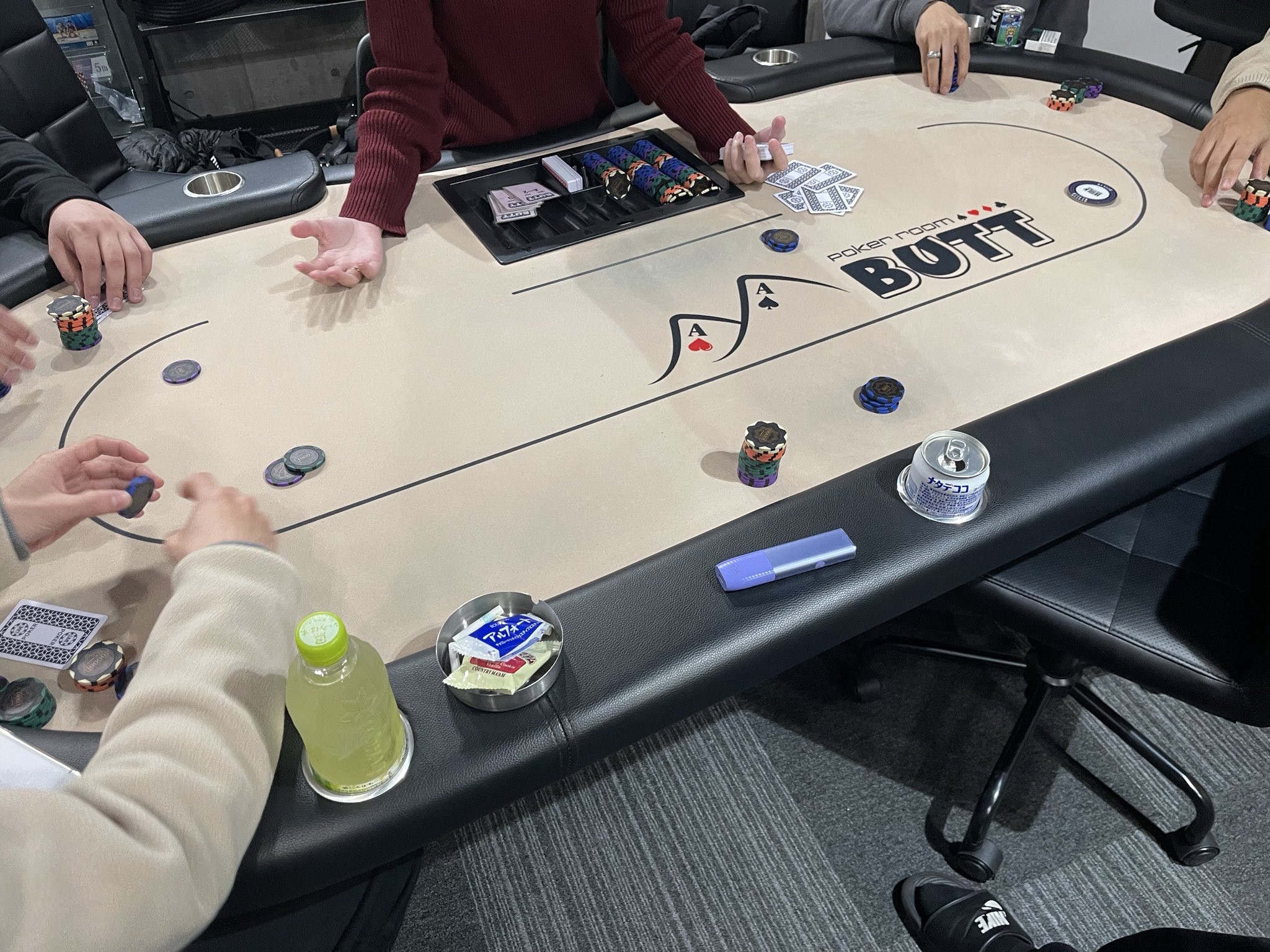 奈良ポーカー、poker room BUTTの店舗画像
