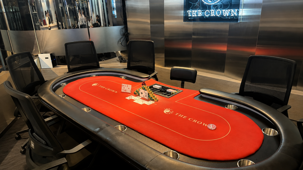 赤羽にあるポーカールーム、
THE CROWNの店内画像