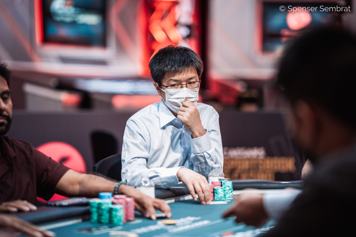 WSOPのテーブルでプレイする木原さん