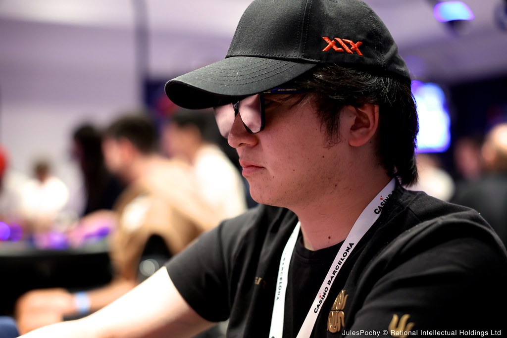 ライブトーナメントでプレイするナーツゴンニャー中井さん