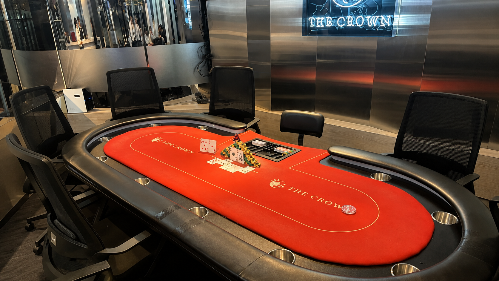 赤羽にあるポーカールーム、
THE CROWNの店内画像