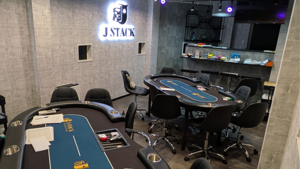 大阪・中百舌鳥のポーカールーム、J STACKの店内画像