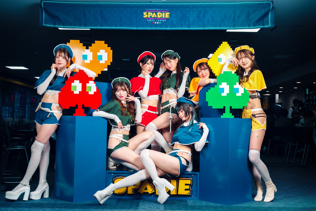 会場のコンパニオン