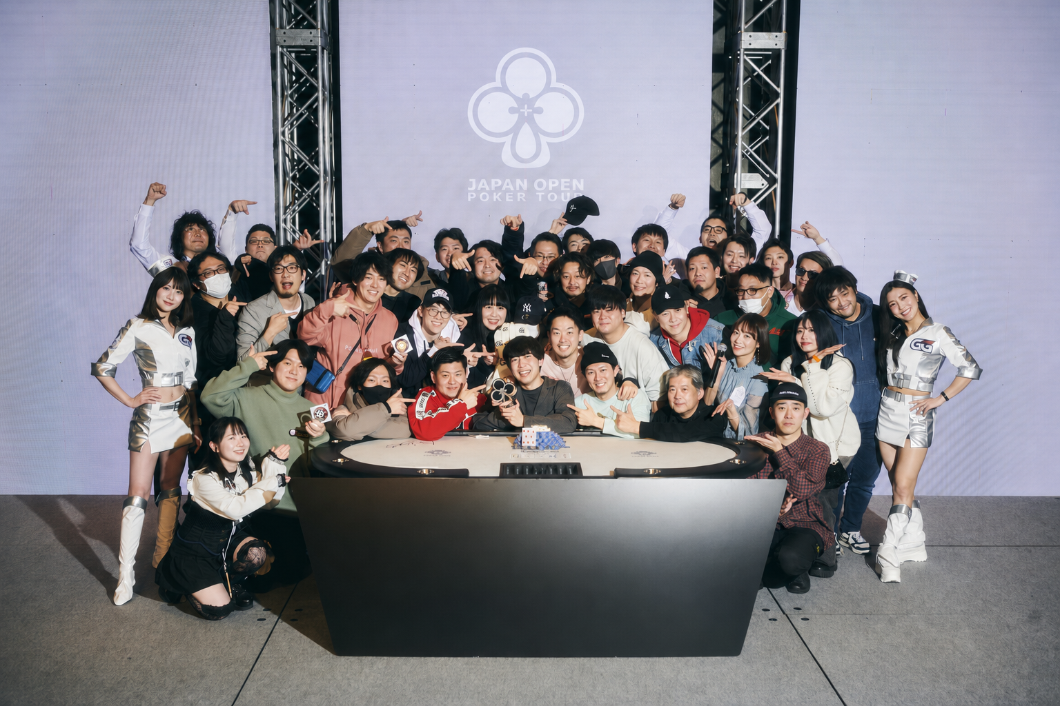 初代JOPT Sapporo メインイベント優勝、ありごさん(中央)
