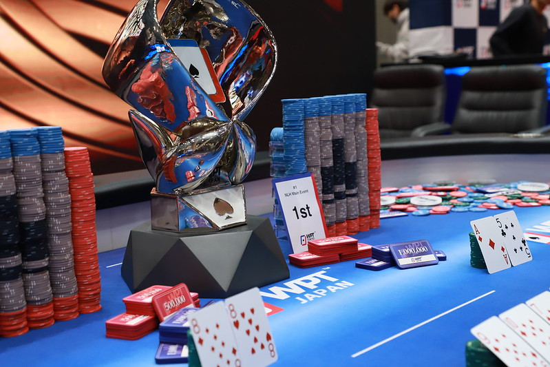 WPT Tokyoトロフィーの画像