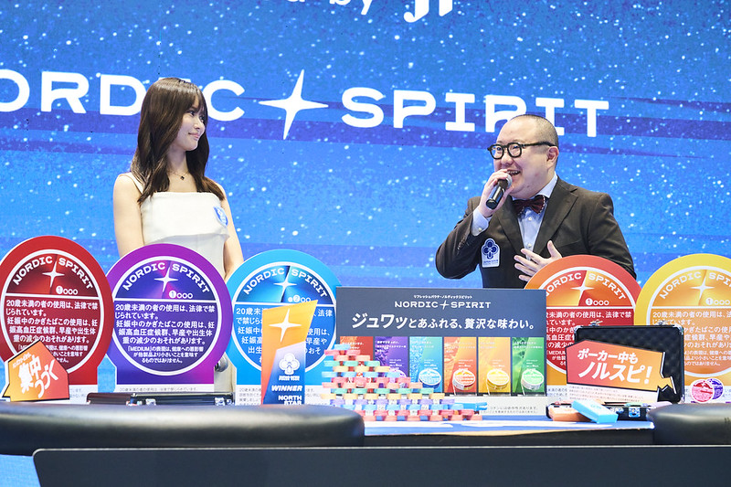 ノルディックスピリットの商品とポーカーテーブルの様子
