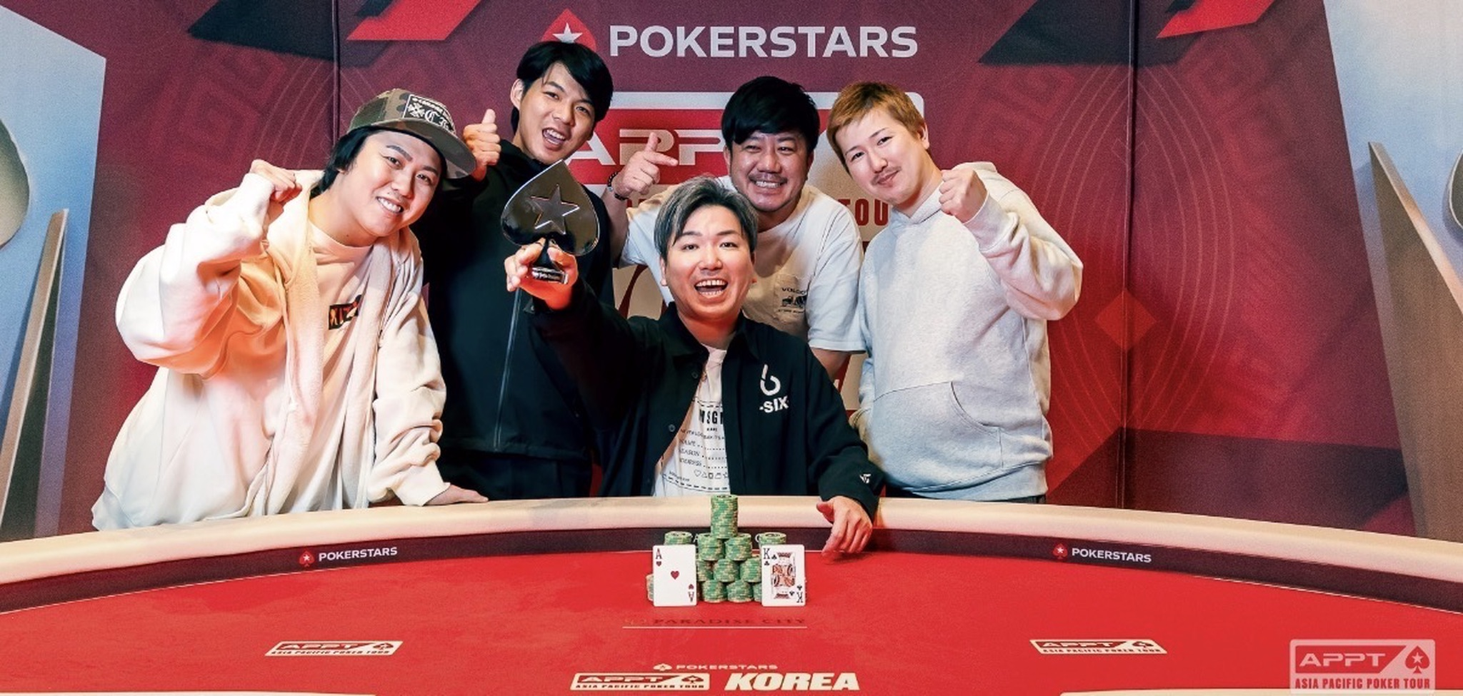 APPT Korea 2026のHigh Roller Hyper Turbo優勝時の記念写真