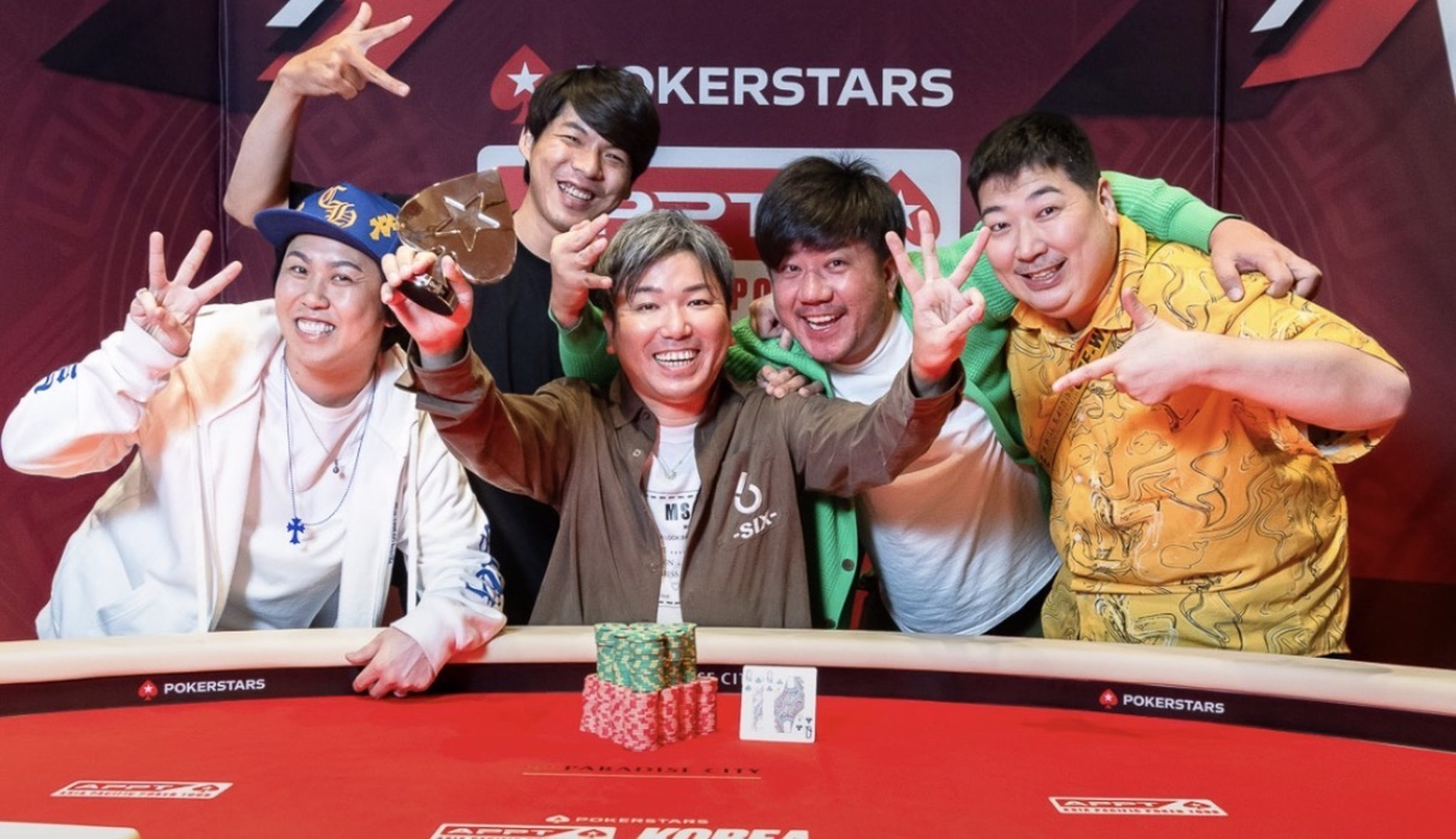 APPT Korea 2026のHigh Roller Challenge優勝時の記念写真