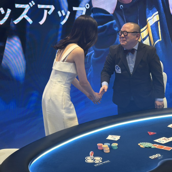 ヘッズアップ決着の瞬間 みさわさんのクイーンズが勝利